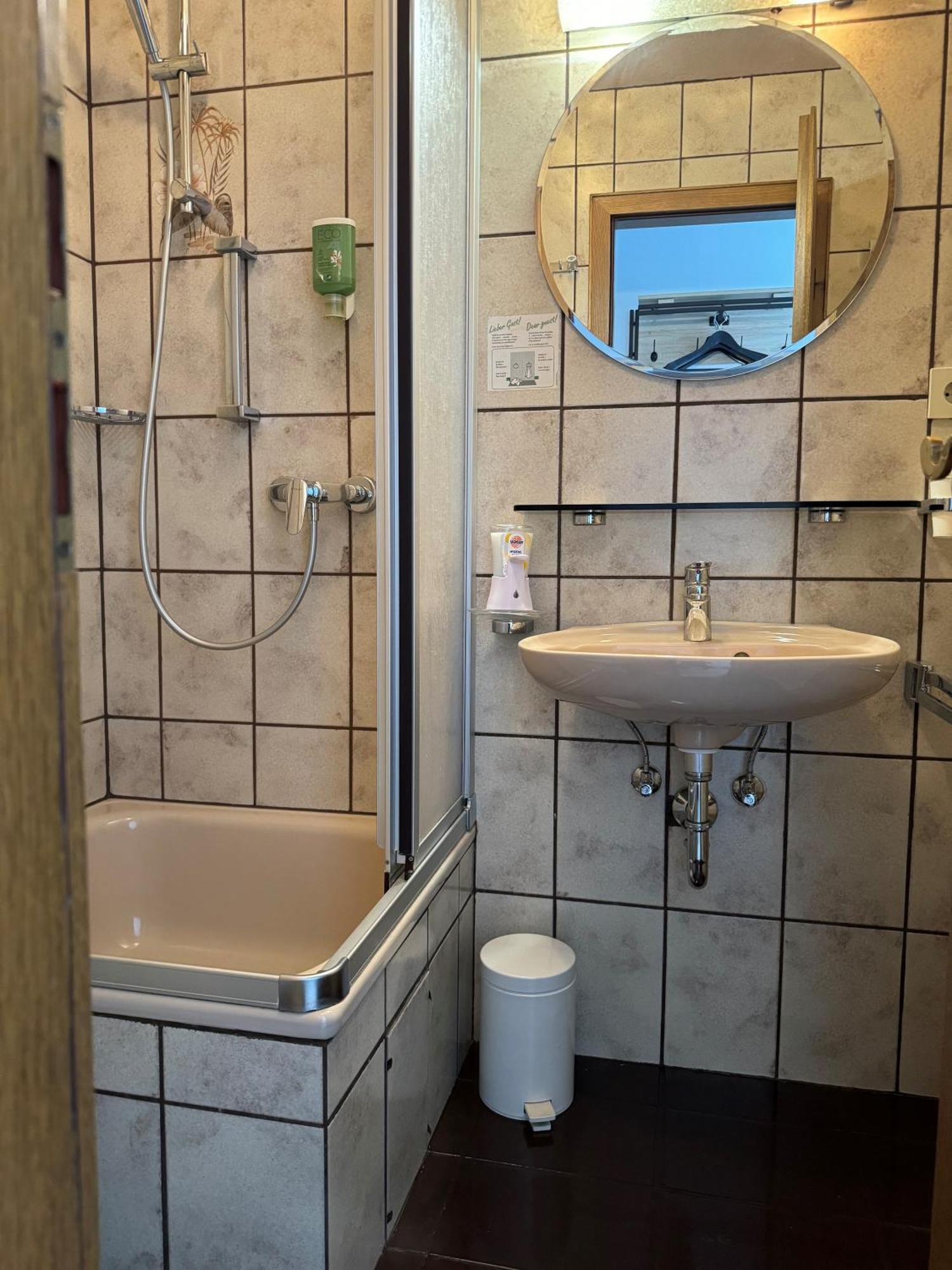 Hotel Zur Muehle Iserlohn Rum bild